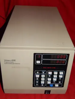 490E MULTIWAVELENGTH DETECTOR