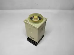OMRON H3CR-H8L TIMER W/ SOCKET