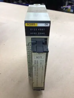 OMRON C200H-OC225 OUTPUT UNIT MODULE OC225 250VAC 24VDC #4048I143