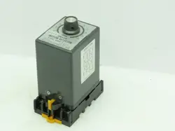 OMRON AMD-SU3 MOTION DETECTOR AC100-120V 0-10 SEC WITH BASE