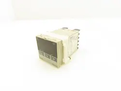 OMRON E5CSV-R1KJ-W DIGITAL TEMPERATURE CONTROLLER 100-240VAC 5VA 50/60HZ