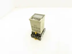 OMRON E5ZN-SDL TEMPERATURE CONTROL SETTING DISPLAY MODULE W/SOCKET BASE 24V