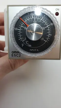 TEMPERATURE CONTROLLER E5C2-R20K