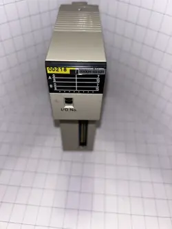 OMRON C200H-OD218 / OUTPUT UNIT