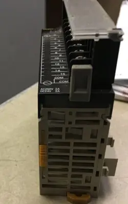 OMRON OC211 OUTPUT