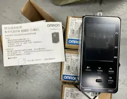 1PC NEW OMRON E5EC-RR2ASM-820 TEMPERATURE CONTROLLER 100-240VAC FREE SHIP