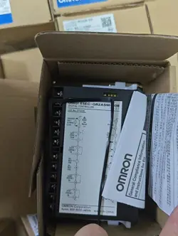 NEW OMRON E5EC-QR2ASM-808