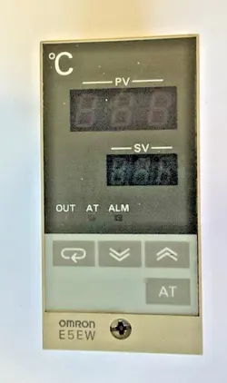 OMRON E5EW-R1KJ TEMPERATURE CONTROLLER 240VAC 50/60HZ 8VA 3A