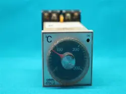 OMRON E5C2-R20K E5C2R20K TEMPERATURE CONTROLLER 100/110/120VAC W/ SOCKET