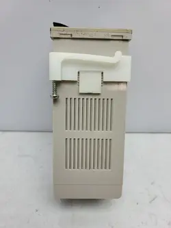 OMRON E5CS-R1KJX-F TEMPERATURE CONTROLLER 3 AMP 250 VAC 100 TO 240 VAC