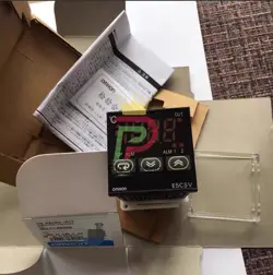 BRAND NEW ONE OMRON TEMPERATURE CONTROLLER E5CSV-Q1T-500 E5CSVQ1T500