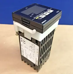 OMRON E5CK-AA1-500 DIGITAL TEMPERATURE CONTROLLER