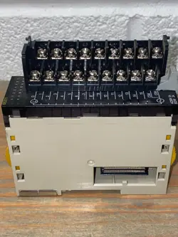 OMRON CJ1W-OC211 OUTPUT MODULE
