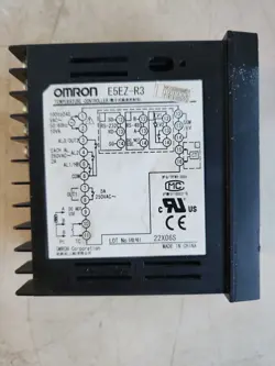  OMRON E5EZ-R3 TEMPERATURE CONTROLLER 