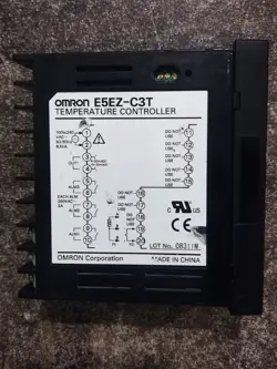 OMRON E5EZ-C3T TEMPERATURE CONTROLLER 