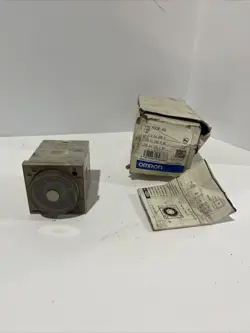 OMRON H3CR-A8E SOLID STATE TIMER 100-240VAC 50-60HZ 100-125VDC NOS