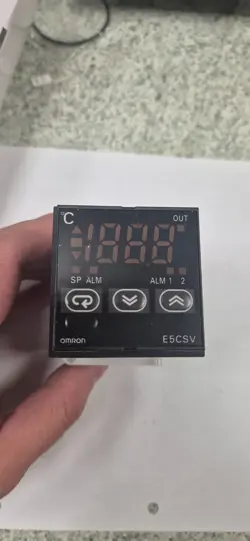 OMRON E5CNR2MTC500 TEMPERATURE CONTROLLER