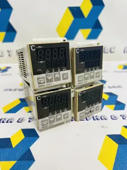OMRON E5CX-RHTC TEMPERATURE CONTROLLER LOT OF 4