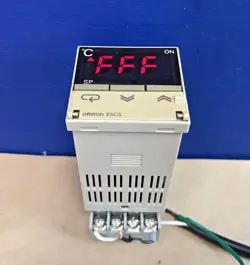 OMRON E5CS-QKJ TEMPERATURE CONTROLLER WITH 8-PIN SOCKET