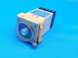 OMRON E5C2-R20L-D TEMPERATURE CONTROLLER WITH P3G-08 INC VAT
