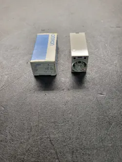 OMRON H3Y-4 TIMER.