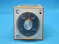 OMRON E5C2-R20K E5C2R20K TEMPERATURE CONTROLLER W/ BREAKAGE