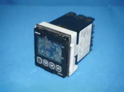 OMRON E5CN-Q2HBT E5CNQ2HBT TEMPERATURE CONTROLLER W/ BREAKAGE