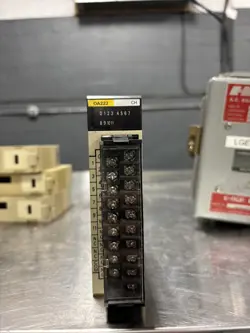 OMRON C200H-0A222 C200H0A222 100-240VAC  OUTPUT UNIT MODULE USED