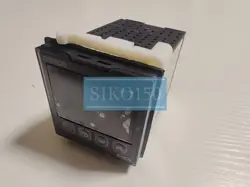 NEW OMRON E5CN-R2MT-500 TEMPERATURE CONTROLLER 100-240V /