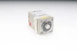 OMRON E5C2-R20P-D TEMPERATURE CONTROLLER