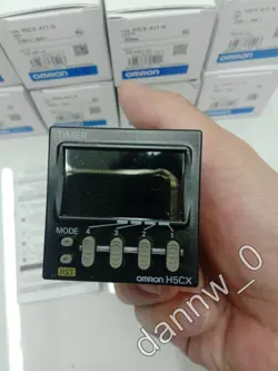 NEW IN BOX ORIGINAL OMRON TIMER H5CX-A11-N 100-240VAC