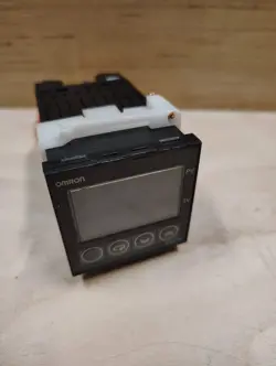OMRON TEMPERATURE CONTROLLER E5CN-R2MT-500
