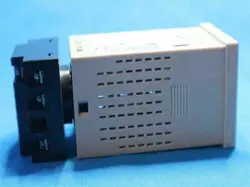 TEMPERATURE CONTROLLER W/