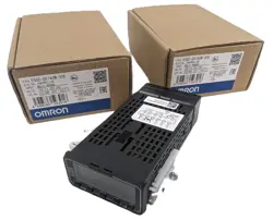 2 OMRON E5GC-QX1ACM-308 DIGITAL TEMPERATURE CONTROLLER PANEL MOUNT MULTI-RANGE