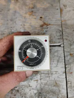 OMRON E5C2 TEMPERATURE CONTROLLER