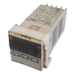OMRON E5CS-R1KJX-520 TEMPERATURE CONTROLLER