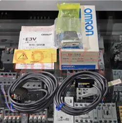 1PCS NEW OMRON【E3V-7C43S】E3V-7LC3+E3V-7DC43S