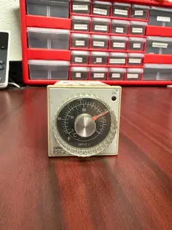 TEMPERATURE CONTROLLER E5C2-R20J