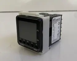 OMRON / E5CC-QX2ASM-000 / DIGITAL TEMPERATURE CONTROLLER / 31717M