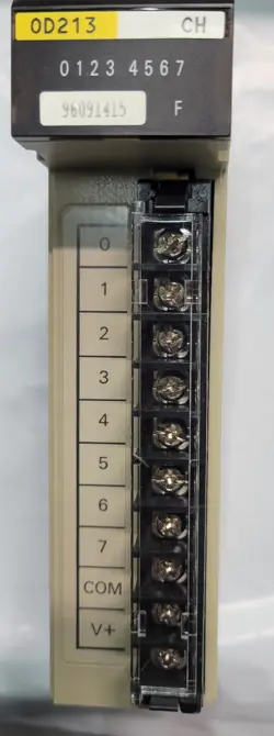 OMRON C200H-OD213 OUTPUT UNIT 8 POINT