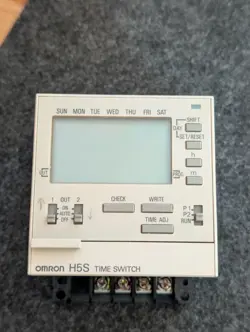 OMRON TIME SWITCH H5S-FB    100 TO 240 VAC TIMER SWITCH