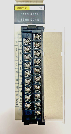 OMRON C200H-0D212 PLC