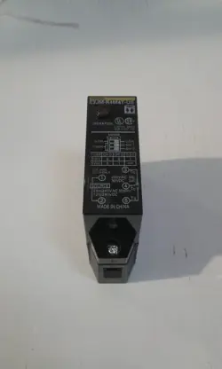 INTERRUPTOR FOTOELCTRICO 12 A 240 VDC TYPE E3JM-R4M4T-US MARCA OMRON