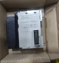 1PC OMRON CJ1W-OD204