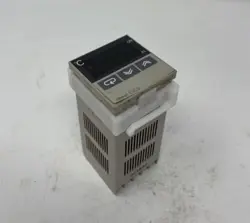 OMRON E5CS-R1KJX TEMPERATURE CONTROLLER