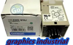 1PCS NEW  IN BOX OMRON TEMPERATURE CONTROLLER E5CS-Q1KJ E5CSQ1KJ 100-240VAC