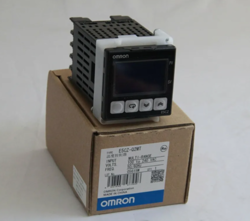 NEW OMRON E5CZ-Q2MT TEMPERATURE CONTROLLER 100-240VAC