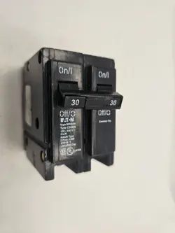 30 AMP 120/240V