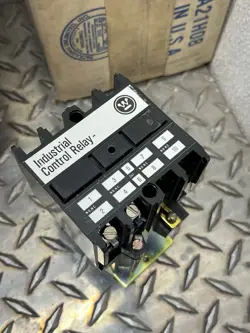 EATON - CUTLER HAMMER ARD420L 4 POLE ARD RELAY WITH 2 N/O CARTRIDGES 24 VDC COIL