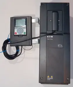 1 USED EATON HMX34AG02321-N 15 HP VFD W/HANDHELD TOUCH PANEL***MAKE OFFER***